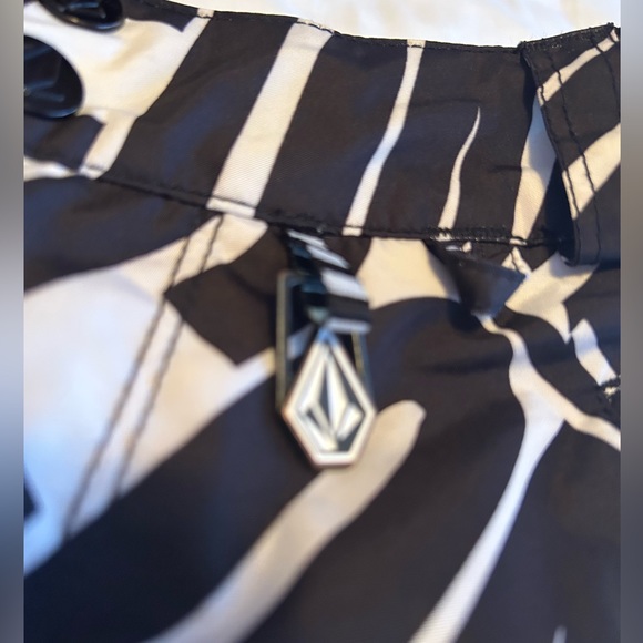 Volcom snowboard pants - Picture 3 of 14